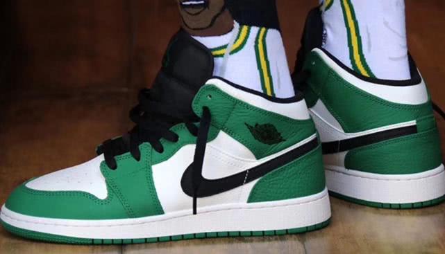 鞋柜又多了两双不穿的鞋,鞋柜里什么颜色的鞋子最多