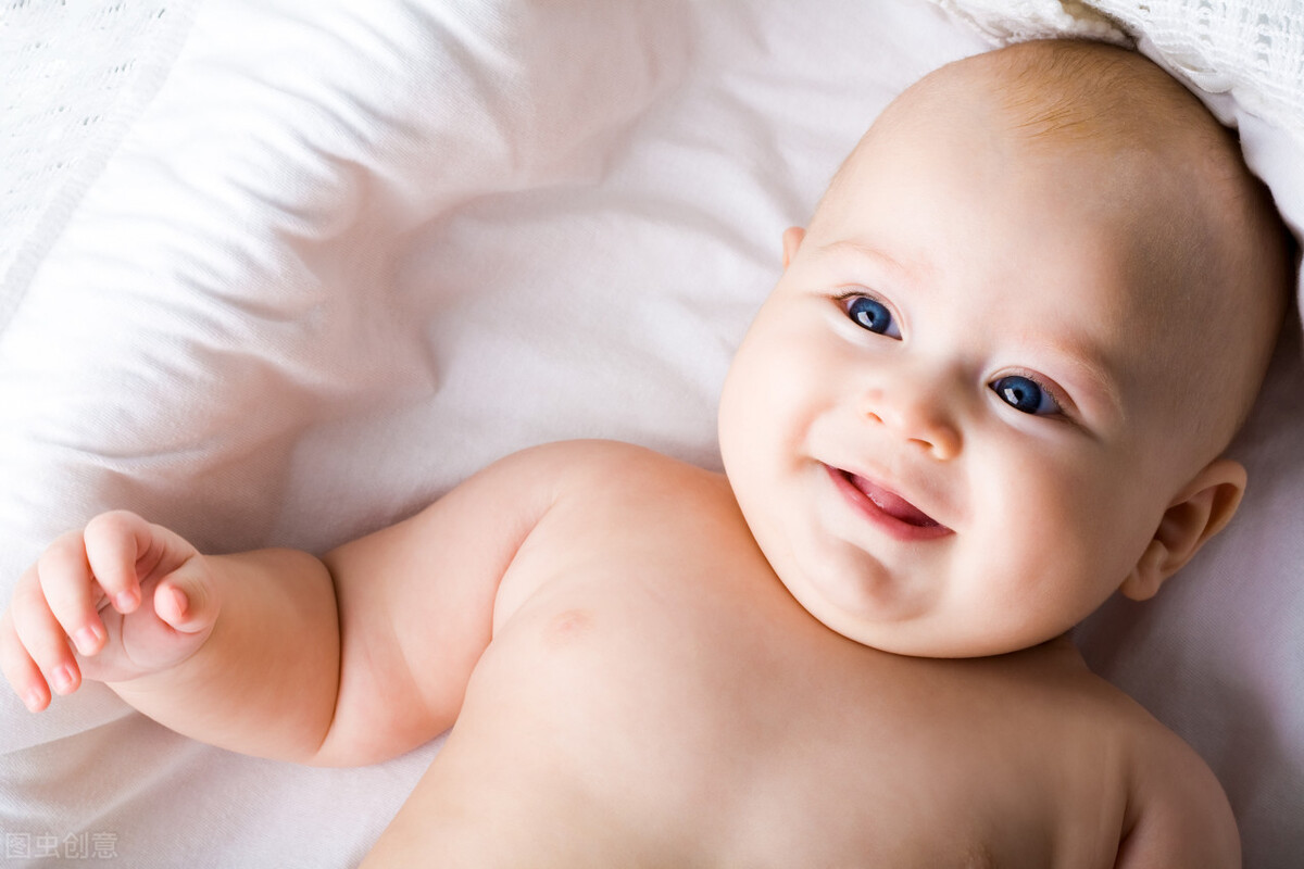 宝宝身体褶皱处发红发干,婴儿褶皱处发红抹什么