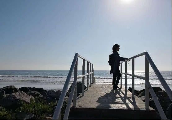 优秀的单身女性选择海外买精定制宝宝，网友称这是人类发展的趋势