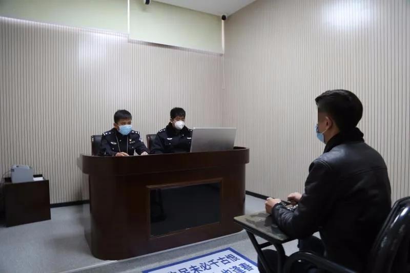 女子朋友圈卖口罩诈骗200余万被捕,诈骗口罩几十万报案会不会被通缉