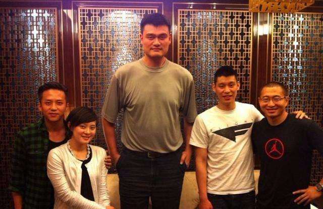 女明星与姚明合影,都有哪些女明星喜欢姚明