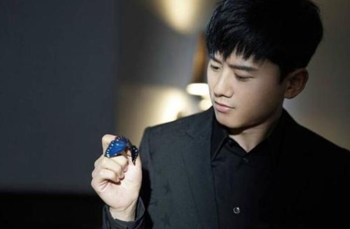 历年谢娜何炅跨年拥抱视频,何炅谢娜跨年互动