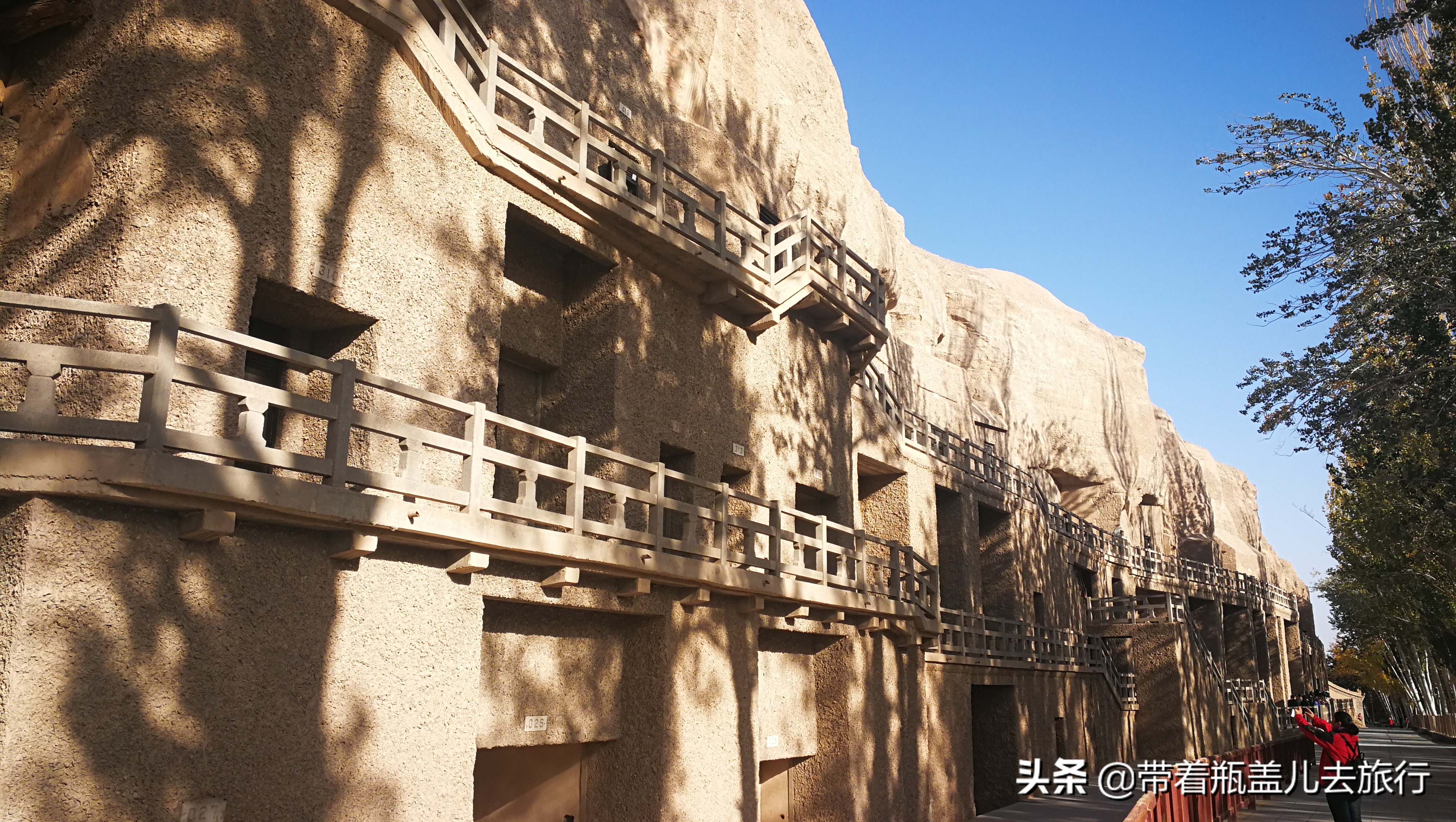 敦煌莫高窟如何游玩，十四张图片带你领略丝绸之路上的艺术瑰宝