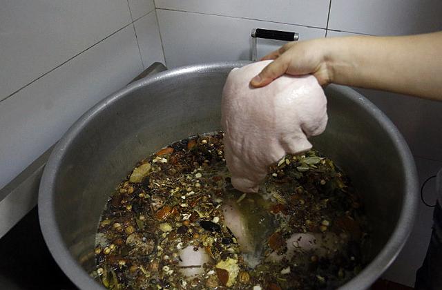 做卤肉时增香的一般放几种香料,做卤肉这4种香料