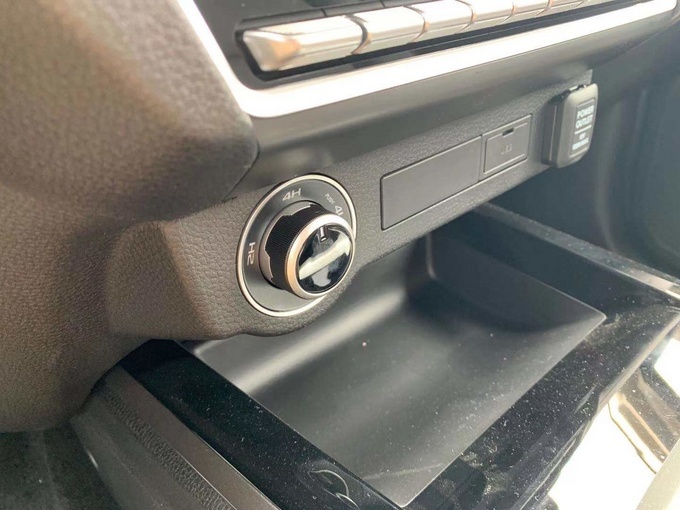 五十铃dmax是进口发动机吗,五十铃d-max对比大通皮卡