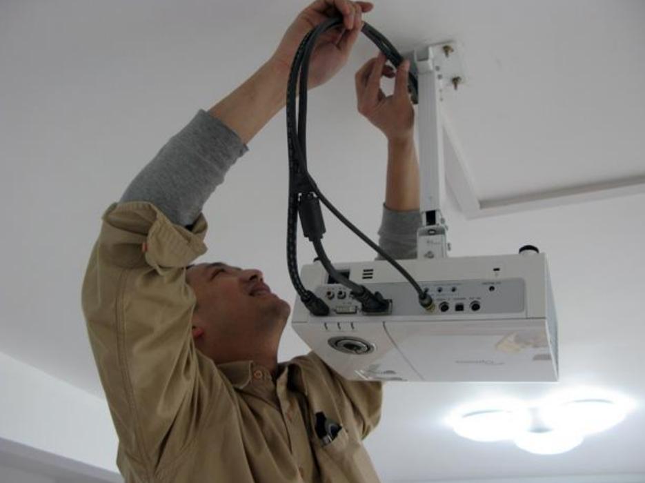 Z世代的潮酷利器，Movin01X重新定义娱乐“轻投影”