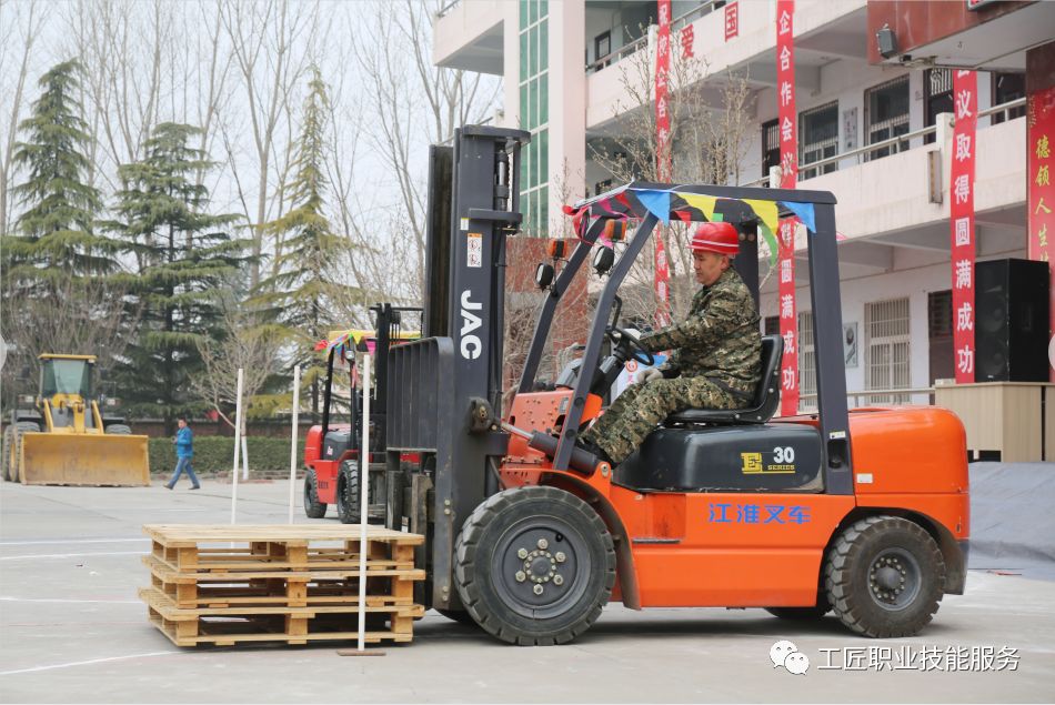 灵宝叉车培训学校,灵宝哪里可以学叉车