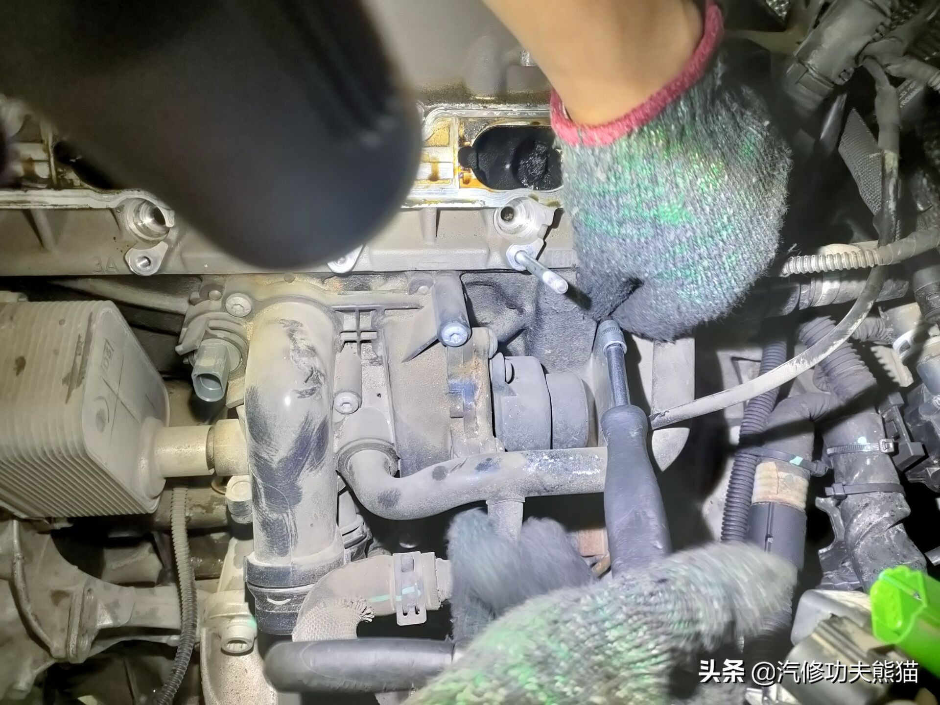 2013款奥迪a4l烧机油怎么解决,奥迪a4l突然全车无电是什么原因