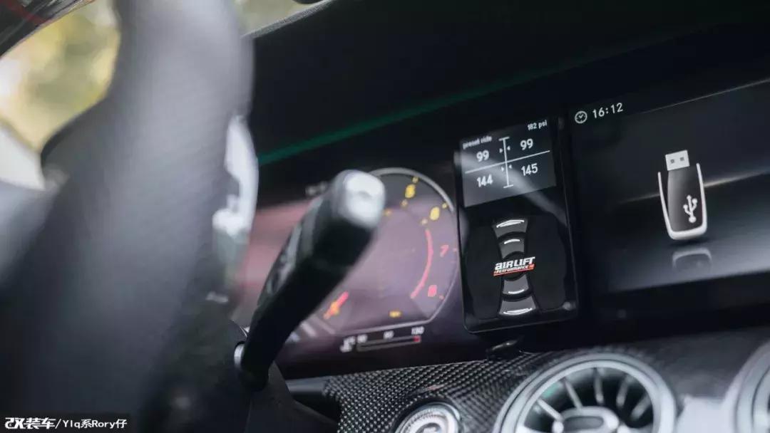 奔驰e300老款改成迈巴赫,奔驰e300老款升级改装新款奔驰s