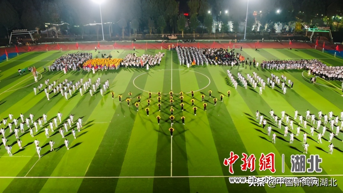 武汉千人广场舞,活力四射武汉高校举行广场舞比赛