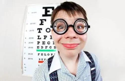 巩膜加固为什么能防止视网膜脱落,后巩膜加固术近视度数降低