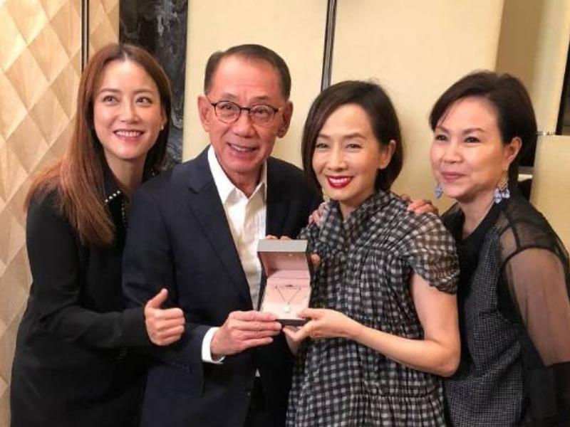 英皇老板杨受成和李嘉诚,英皇老板杨受成几个儿子