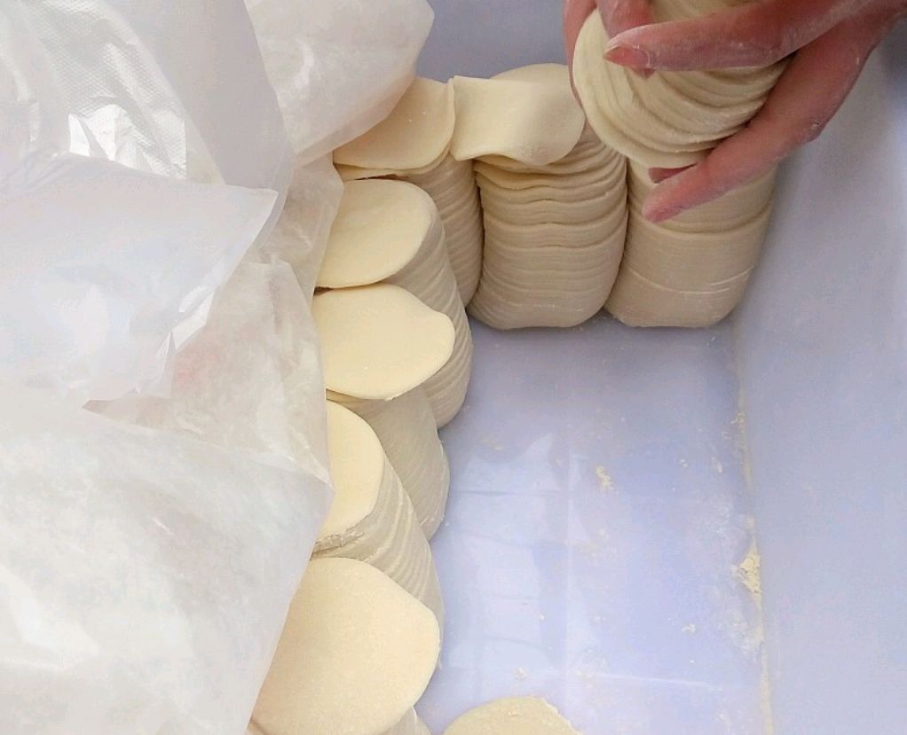 开饺子馆用机器可以吗,仿手工饺子机适合开店使用