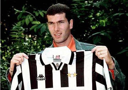 他曾是世界上最贵的门将,他曾被誉为中国最好的足球运动员