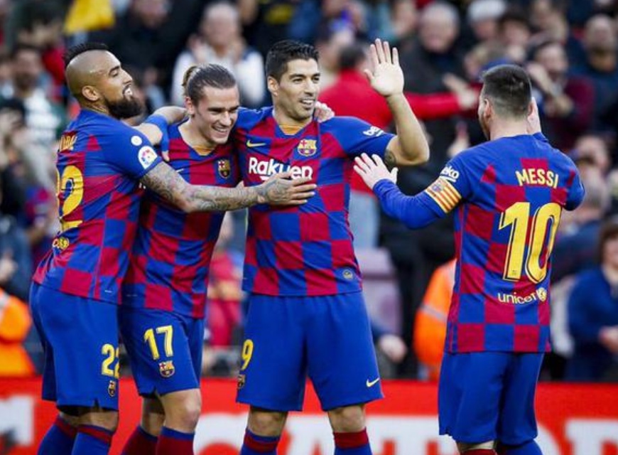 西甲巴萨4-0大胜格里兹曼,西甲巴萨4-0大胜拜仁