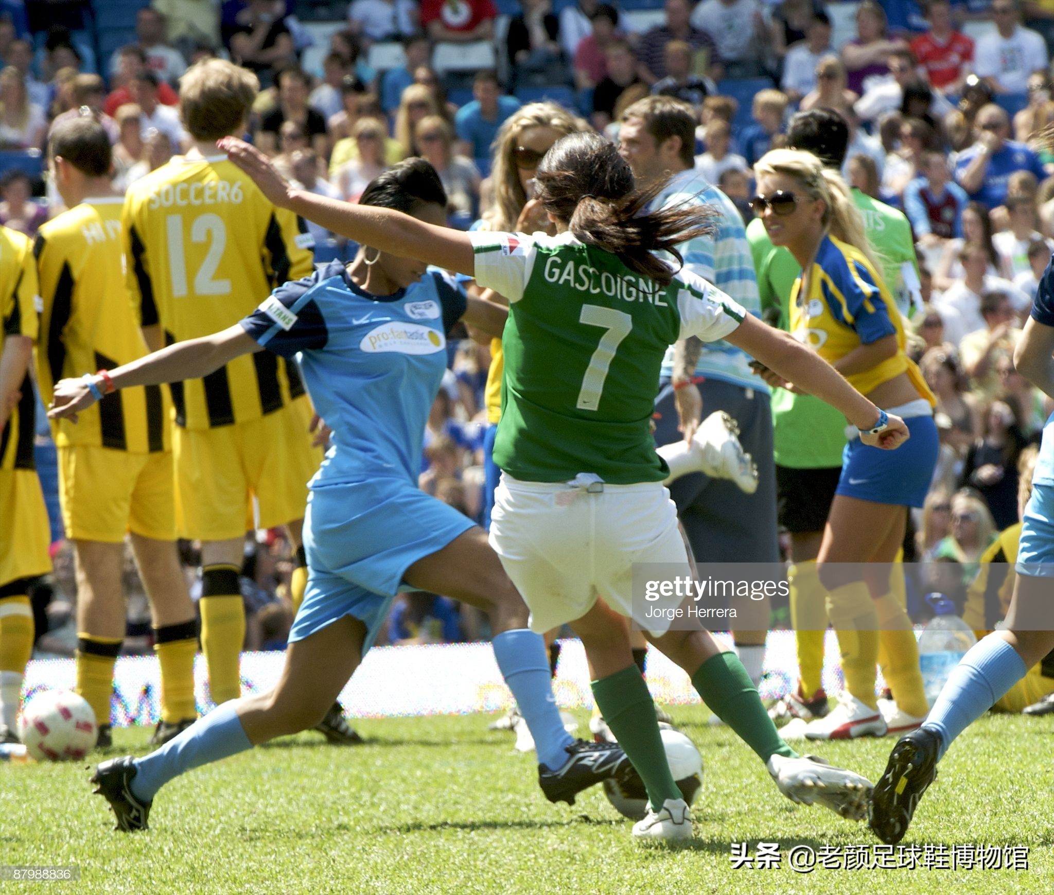 破产酒鬼的球鞋拍卖值6万，加图索的恩人名字成为香港路名