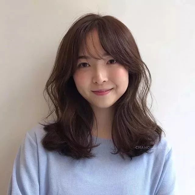 中长发锁骨发烫发中卷,初恋锁骨发中长发烫发