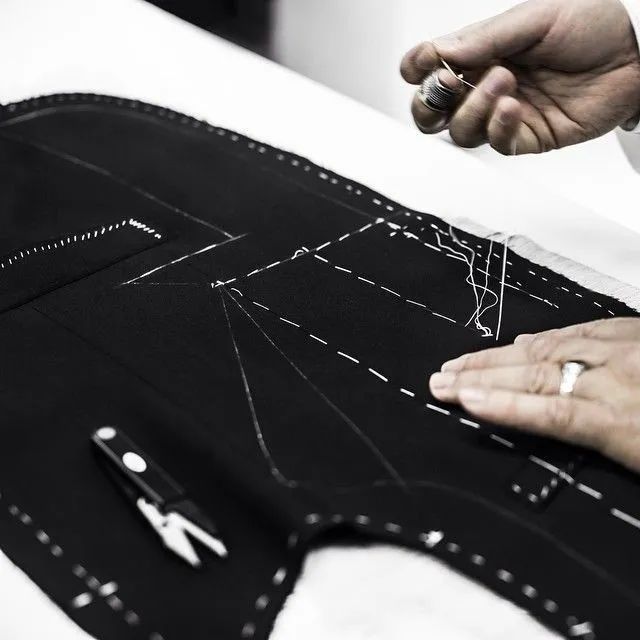 服装设计师助理需要哪些条件,服装设计师助理一般都干嘛