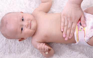 婴儿肠胀气抚触手法,婴儿肠胀气辅助操