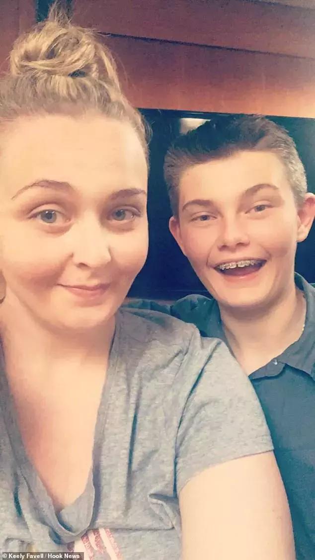 论体检的重要性英国女子长26公斤囊肿被疑怀孕