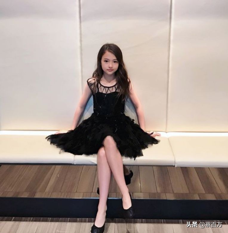 昔日童模都长大了，最美女孩变企业家，迷你乔妹秀少女穿搭风