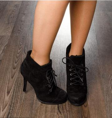 穿凉鞋也臭脚咋办,穿凉鞋容不容易脚臭