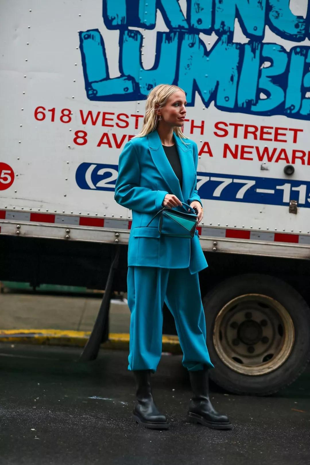 等疫情过后穿上漂亮的衣服,等疫情过后去赏花