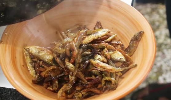 辣小鱼干最好吃的做法,小鱼干怎么做好吃又下饭