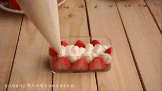 现在很火的草莓蛋糕,最新韩国草莓蛋糕