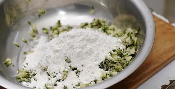 槐花飘香的最佳食用方法,槐花飘香季怎么吃