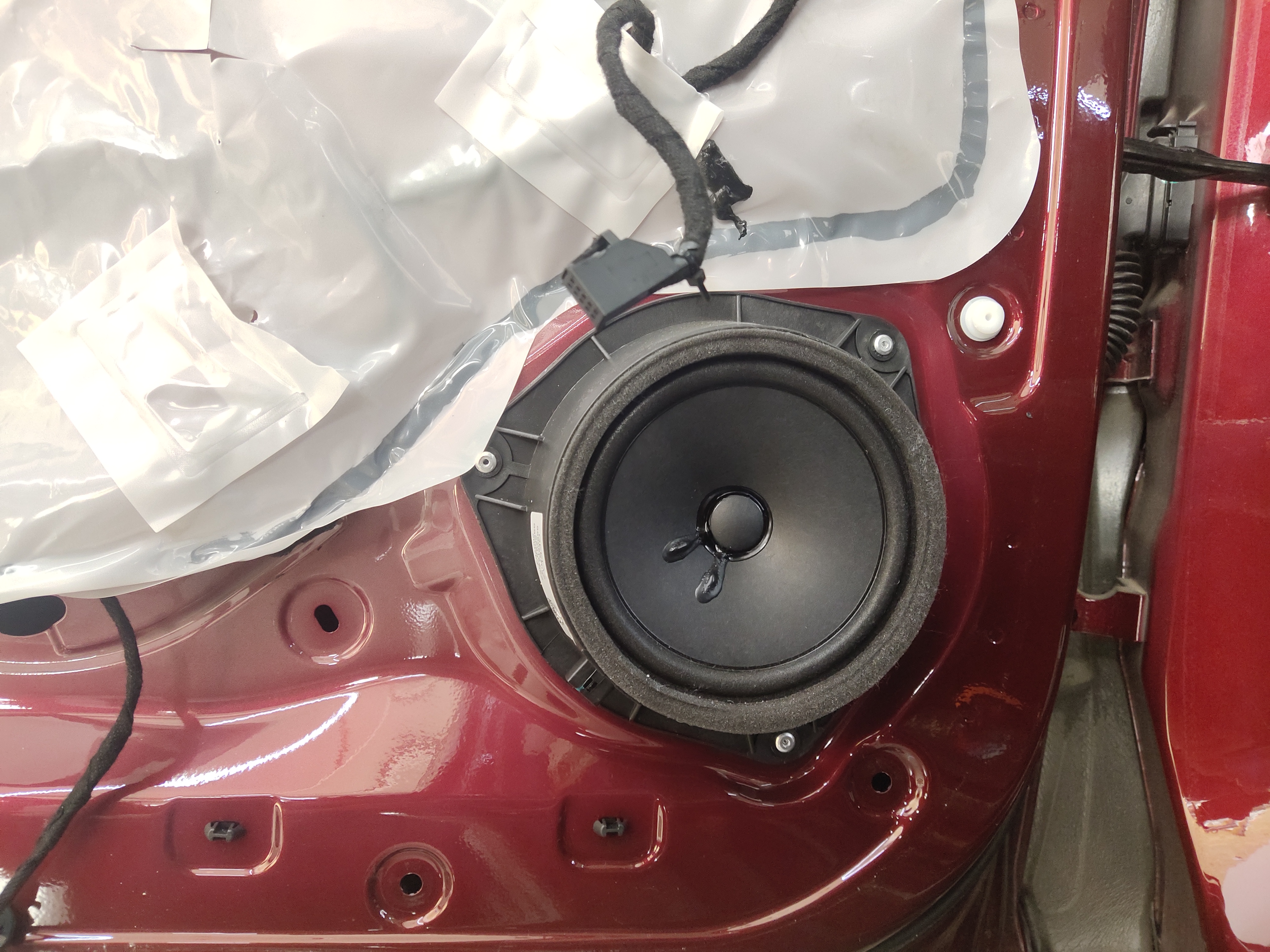 保定吉利豪越改装音响,赤峰鑫航低音炮效果