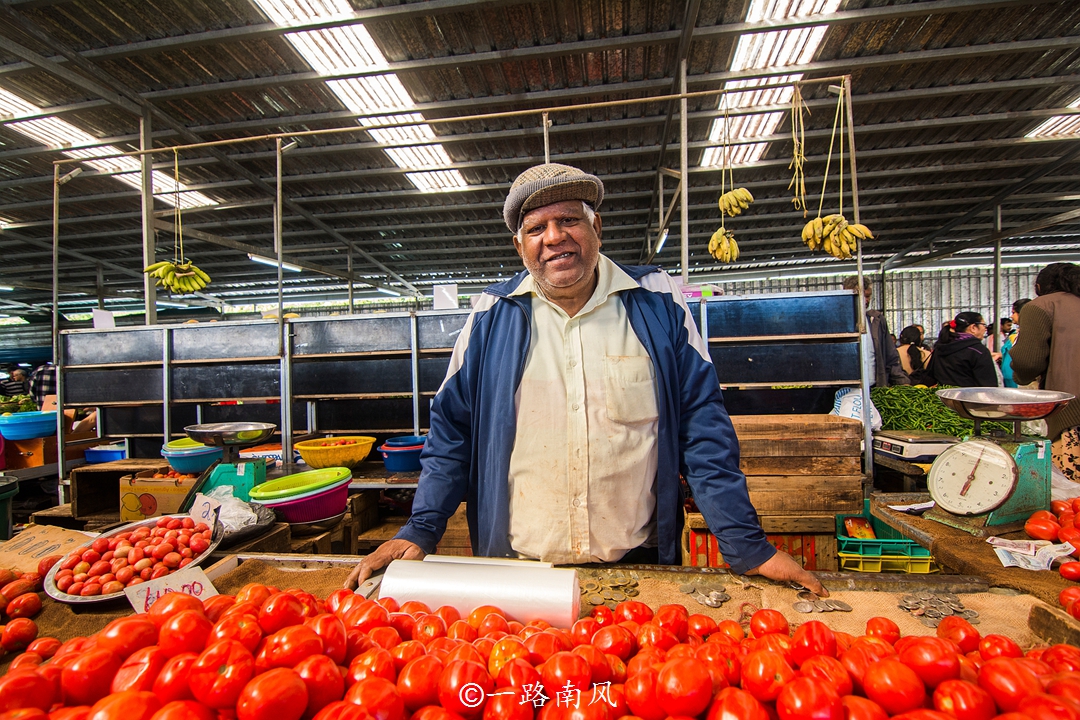 旅行来到非洲岛国,看看当地的菜市场都卖些什么