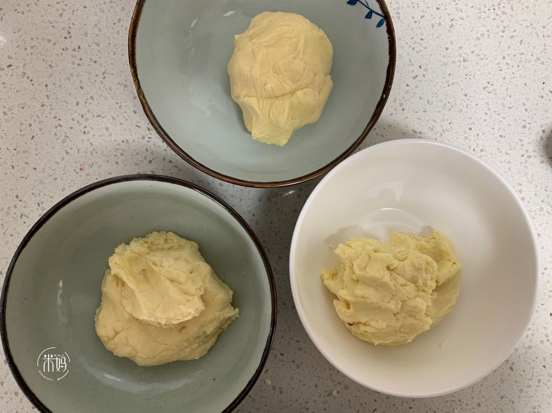 牛奶自制奶棒,用面粉和牛奶制作简单的食物