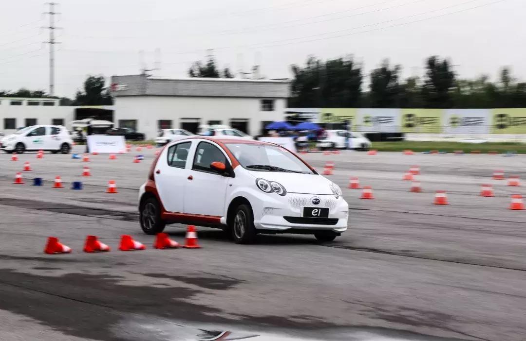 纯电家用买菜车,纯电车下赛道