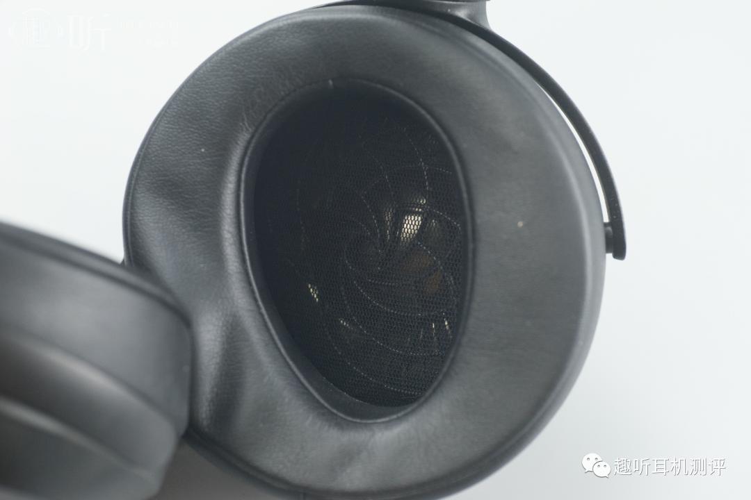 索尼mdrz7m2耳机线啥样,索尼mdr-z7m2是监听耳机吗