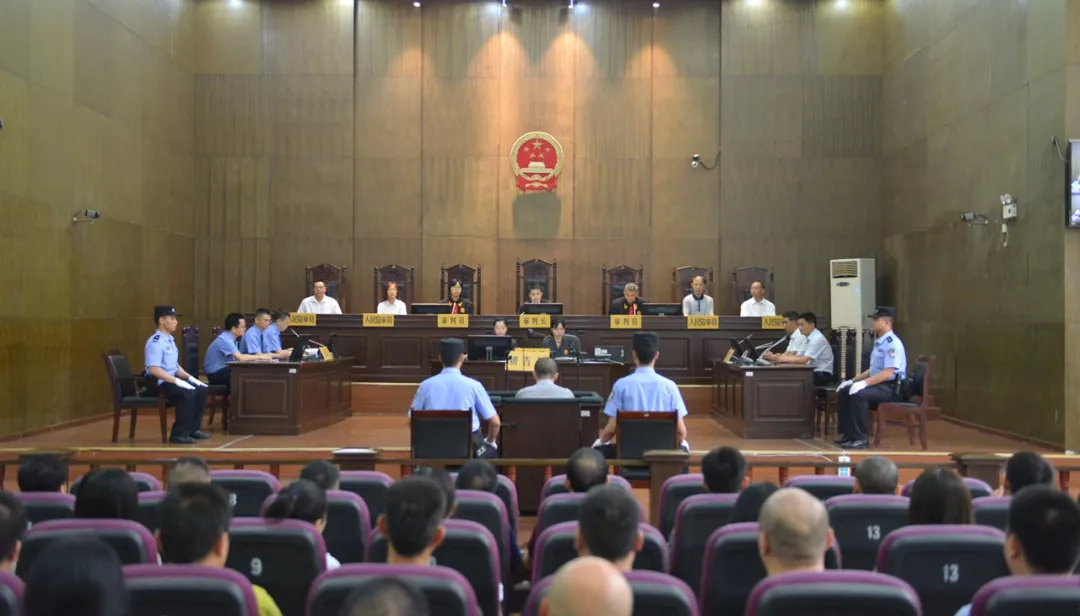 杀害狱警刘彦的凶手被执行死刑,刑满释放杀狱警刺伤法官案