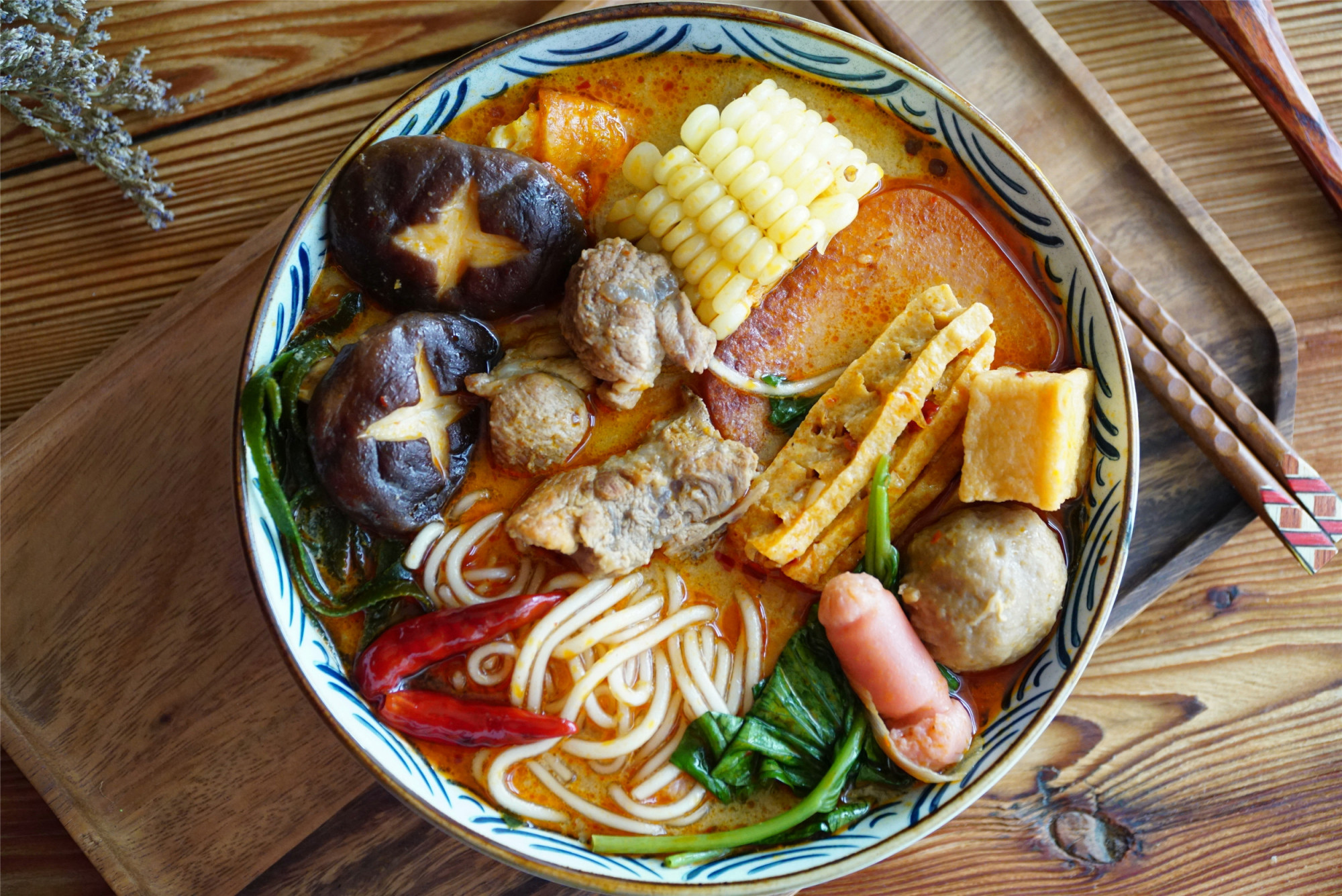 麻辣烫的汤底怎样熬制才好喝,做麻辣烫倒纯奶什么味