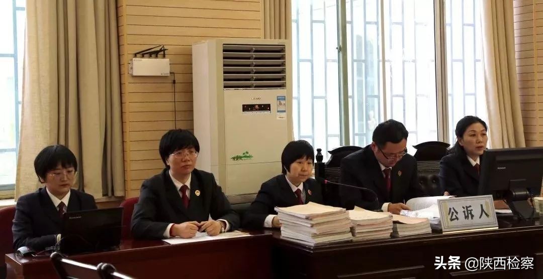 西铁：出庭公诉一起二十人团伙非法占用农用地、故意毁坏财物案