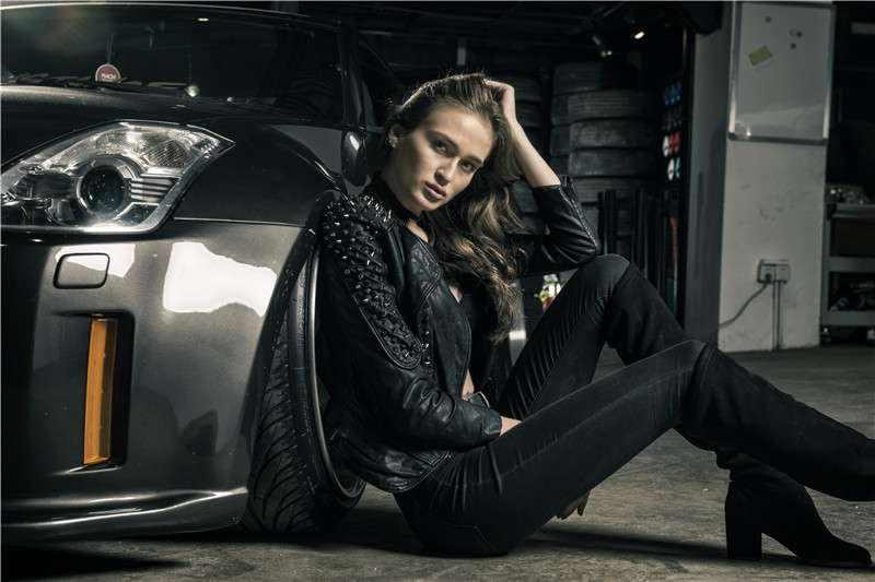 暗黑350Z邂逅冷面女郎 力量感爆棚