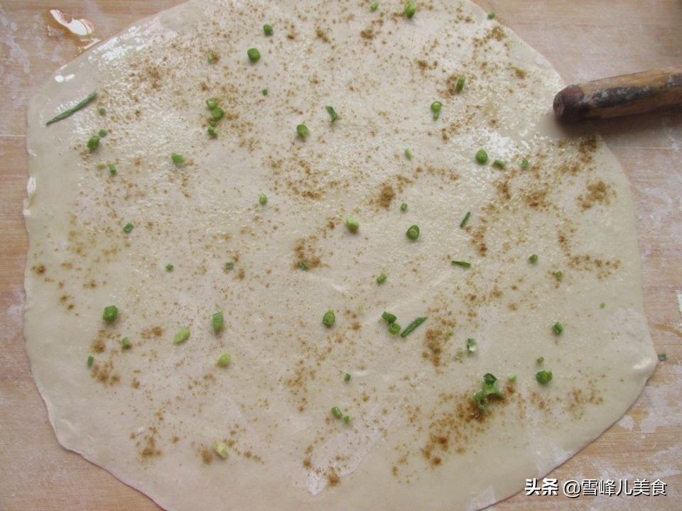 葱油千层饼最简单做法,怎样做葱油千层饼又软又好吃