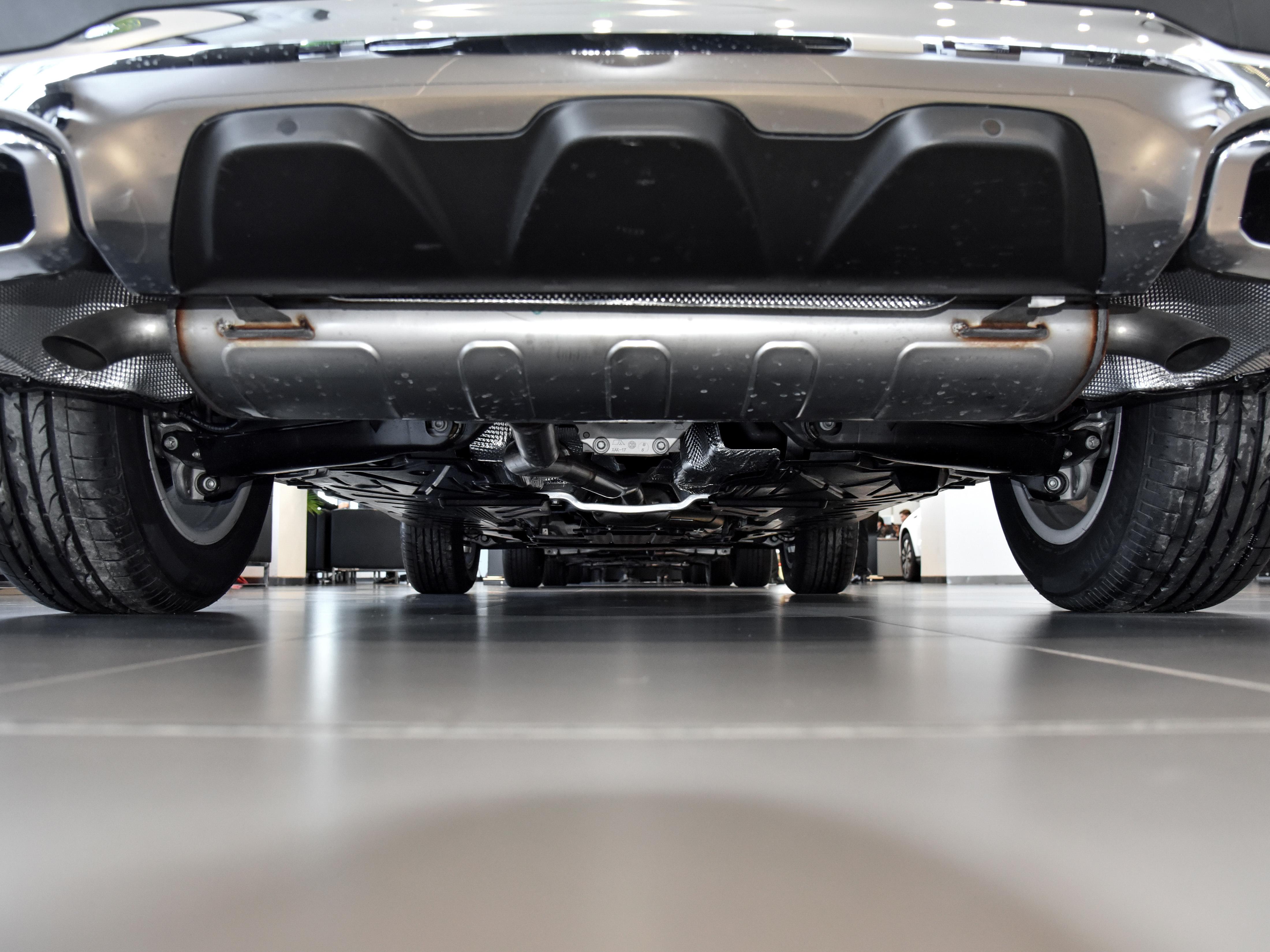 奔驰glc2023款glc260l4matic动感型5座,2020款奔驰glccoupe豪华轿跑suv