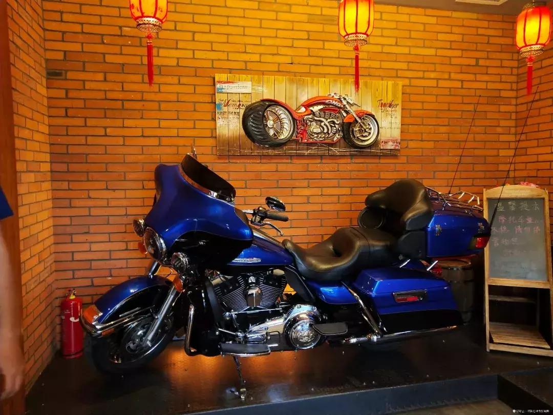 酒吧、超市、展览馆，这么Fashion的青城驿站，你还会认为这只是厕所吗？