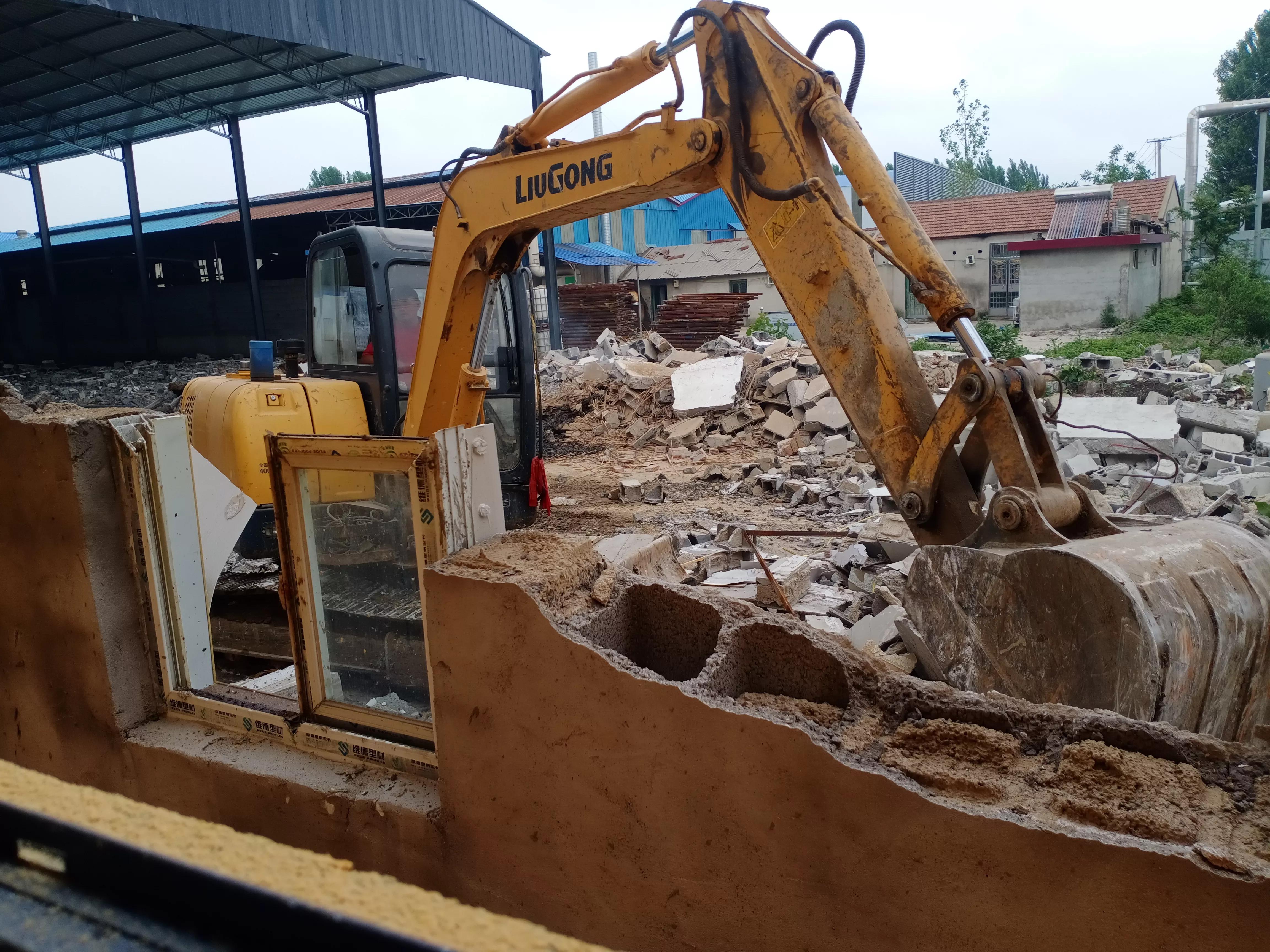 农村投资一台小型挖掘机怎么样,农村小型挖掘机市场前景