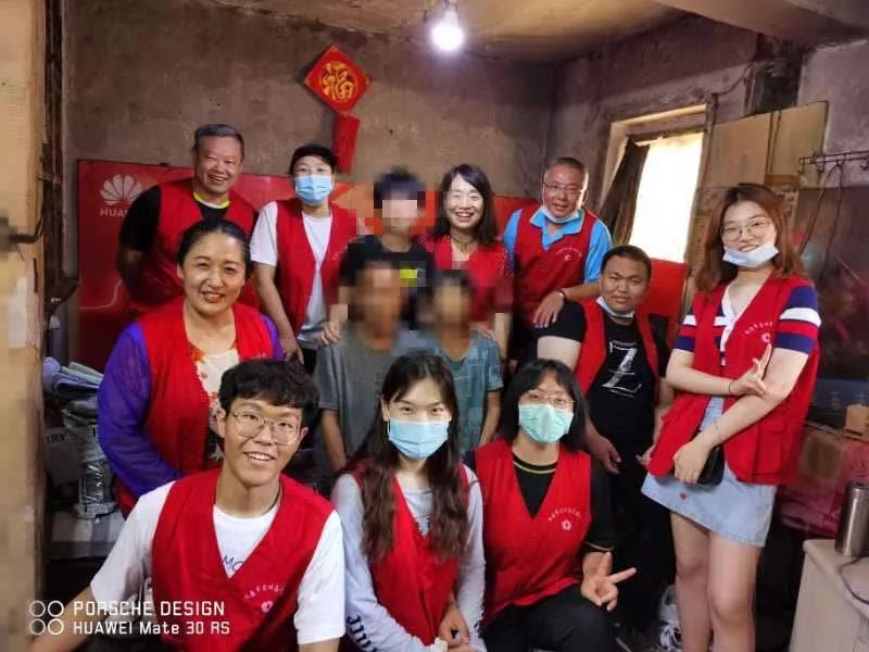 小黑屋里的生活 (温暖的小黑屋)