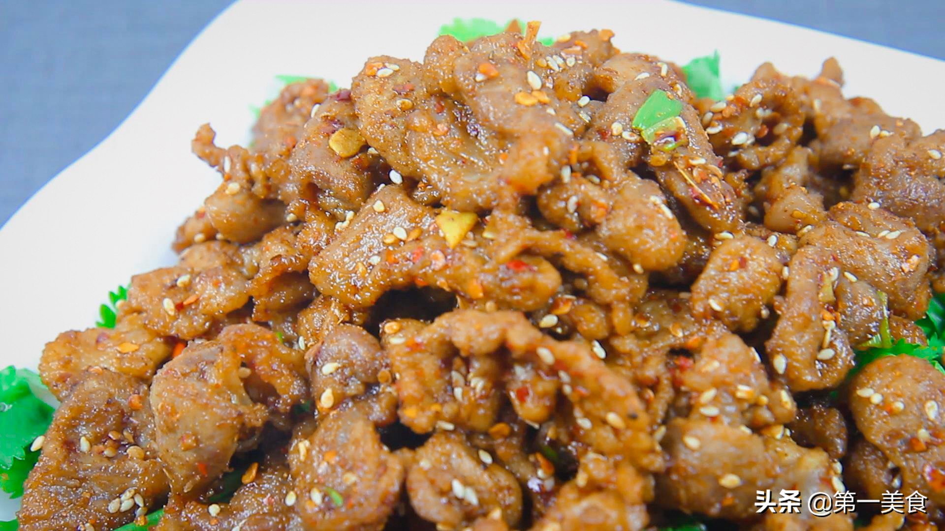 孜然羊肉要怎么做才不膻才好吃,孜然羊肉不滑油的做法