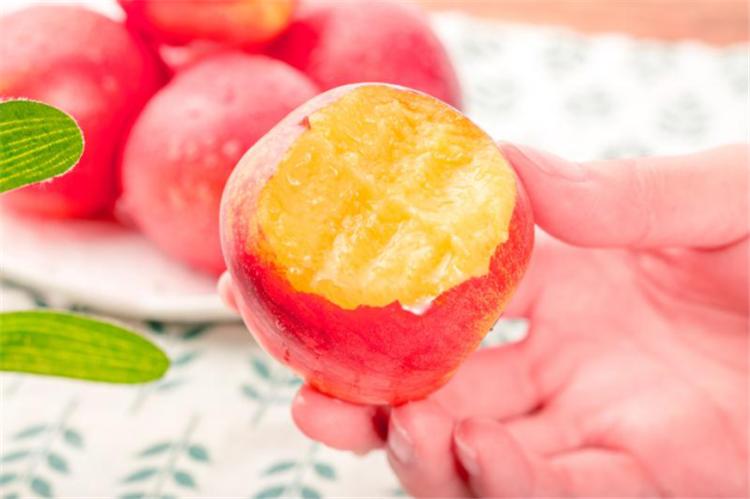 我不是孙悟空，但爱害羞的这个油桃是我的菜，颜值高，吃起还香甜