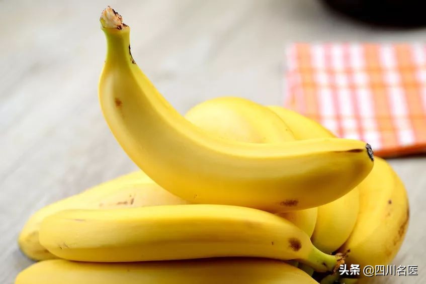 58岁男子吃柚子导致无法行走,58岁男子连吃7天柚子致肌肉溶解