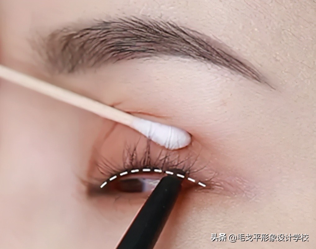 眼妆怎么画法干净不会显脏,眼妆怎么画干净好看