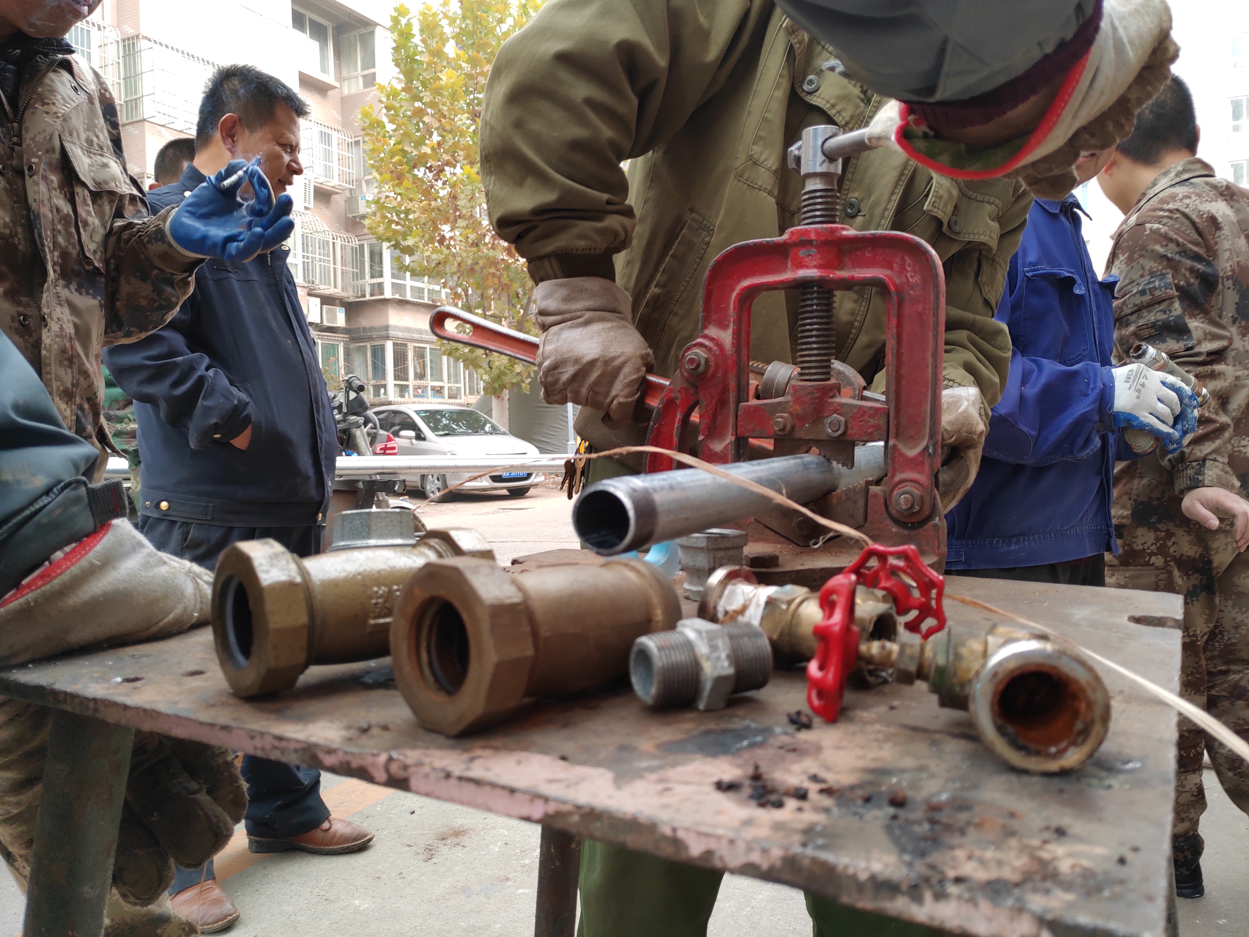 石家庄一小区暖气漏水,石家庄暖气管网破裂