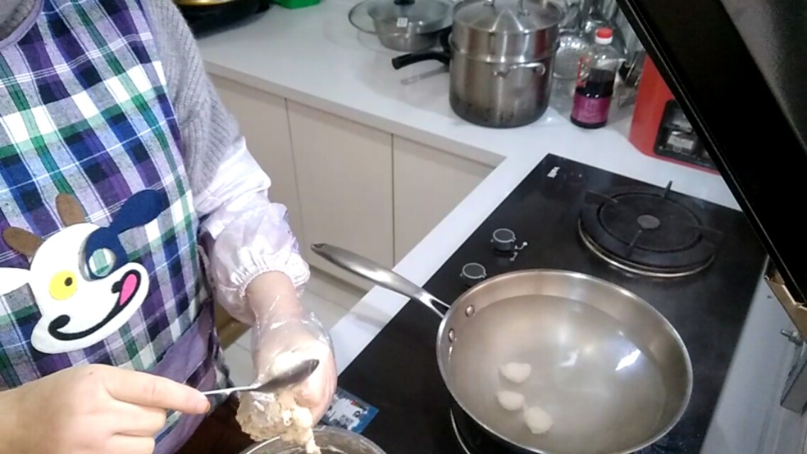 冷冻鱼皮做鱼肉丸子,正宗湖北鱼汆丸子做法